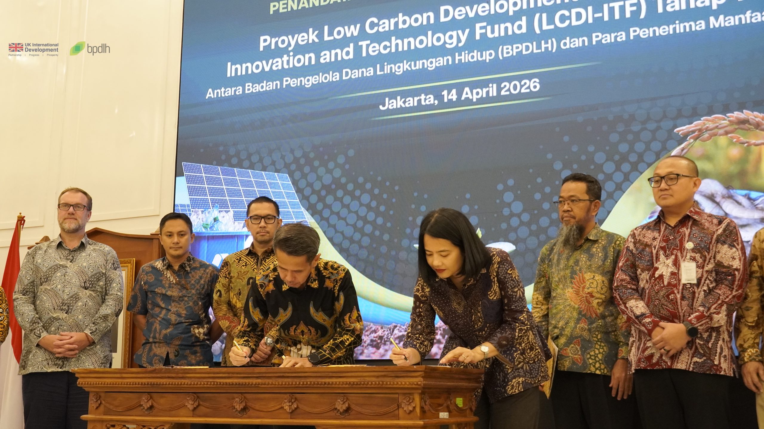 LCDI-ITF project signing between BPDLH and SHV